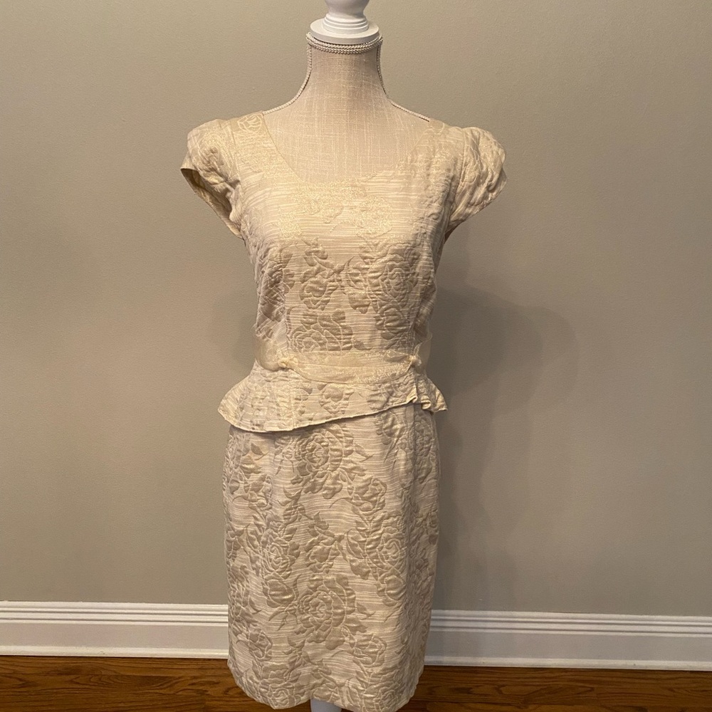 Elegant fitted Dress perfect for Easter! 💐